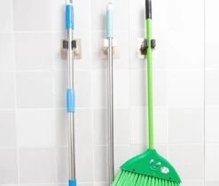 Bezem Houder - Zelfklevend - Zilverkleurig -Tuin-Gereedschap Winkel 1200x1022 1