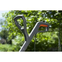 GARDENA - SmallCut Trimmer 300/23 - Grastrimmer (gemotoriseerd) - 300W - Maaibreedte 23 Cm 14 GARDENA - SmallCut Trimmer 300/23 - Grastrimmer (gemotoriseerd) - 300W - Maaibreedte 23 Cm -Tuin-Gereedschap Winkel 1200x1200 101