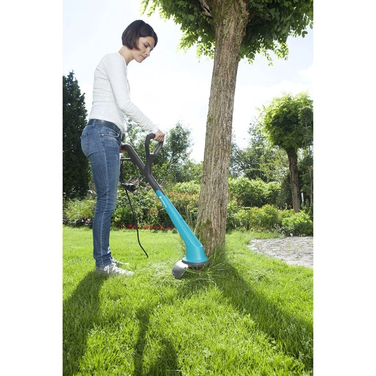GARDENA - SmallCut Trimmer 300/23 - Grastrimmer (gemotoriseerd) - 300W - Maaibreedte 23 Cm 7 GARDENA - SmallCut Trimmer 300/23 - Grastrimmer (gemotoriseerd) - 300W - Maaibreedte 23 Cm - Afbeelding 6