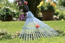 GARDENA Combisysteem Bladhark Hark - Werkbreedte Verstelbaar 30/50 Cm - Aanbevolen Steellengte 130 Cm -Tuin-Gereedschap Winkel 1200x800 235