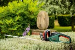 Bosch UniversalHedgeCut 60 Heggenschaar - Op Snoer - Lengte 60 Cm -Tuin-Gereedschap Winkel 1200x800 29