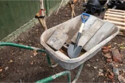 Silverline Mini Spade Met Ronde Kop En Houten Schacht - 70 Cm -Tuin-Gereedschap Winkel 1200x803 3