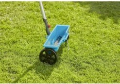 GARDENA Combisysteem Strooiwagen - 40 Cm Strooibreedte - Inhoud 3 Liter - Geschikt Voor 100m² -Tuin-Gereedschap Winkel 1200x841