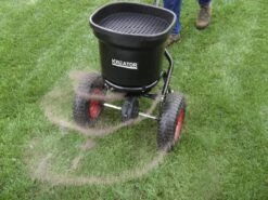 Kreator KRTGR9005 Strooiwagen - 300 Tot 370 Cm Strooibreedte - 23 Liter 13 Kreator KRTGR9005 Strooiwagen - 300 Tot 370 Cm Strooibreedte - 23 Liter -Tuin-Gereedschap Winkel 1200x900 15