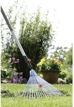 GARDENA Combisysteem Bladhark Hark - Werkbreedte Verstelbaar 30/50 Cm - Aanbevolen Steellengte 130 Cm -Tuin-Gereedschap Winkel 825x1200 19