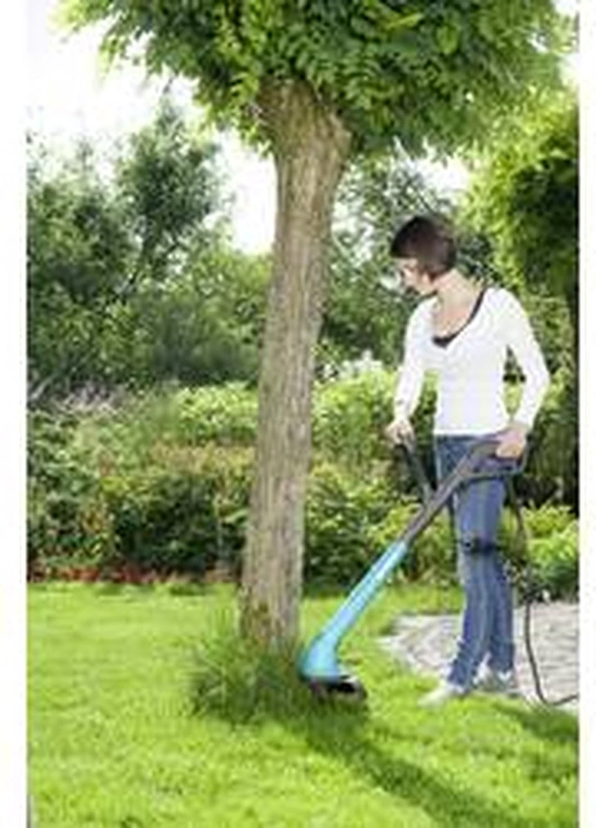 GARDENA - SmallCut Trimmer 300/23 - Grastrimmer (gemotoriseerd) - 300W - Maaibreedte 23 Cm 11 GARDENA - SmallCut Trimmer 300/23 - Grastrimmer (gemotoriseerd) - 300W - Maaibreedte 23 Cm - Afbeelding 10