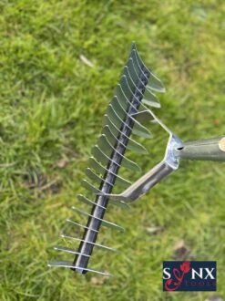 Synx Tools Verticuteerhark Verzinkt - Gazonbeluchters - Verticuteer / Harken - Bodembewerkers - Tuinartikelen / Tuingereedschap - Inclusief Steel 160cm 10 Synx Tools Verticuteerhark Verzinkt - Gazonbeluchters - Verticuteer / Harken - Bodembewerkers - Tuinartikelen / Tuingereedschap - Inclusief Steel 160cm -Tuin-Gereedschap Winkel 899x1200 2